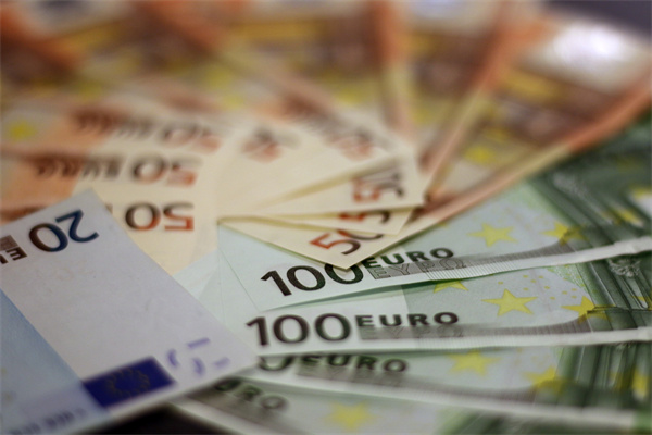黄金周报｜6月FOMC分歧加大，金价高位震荡